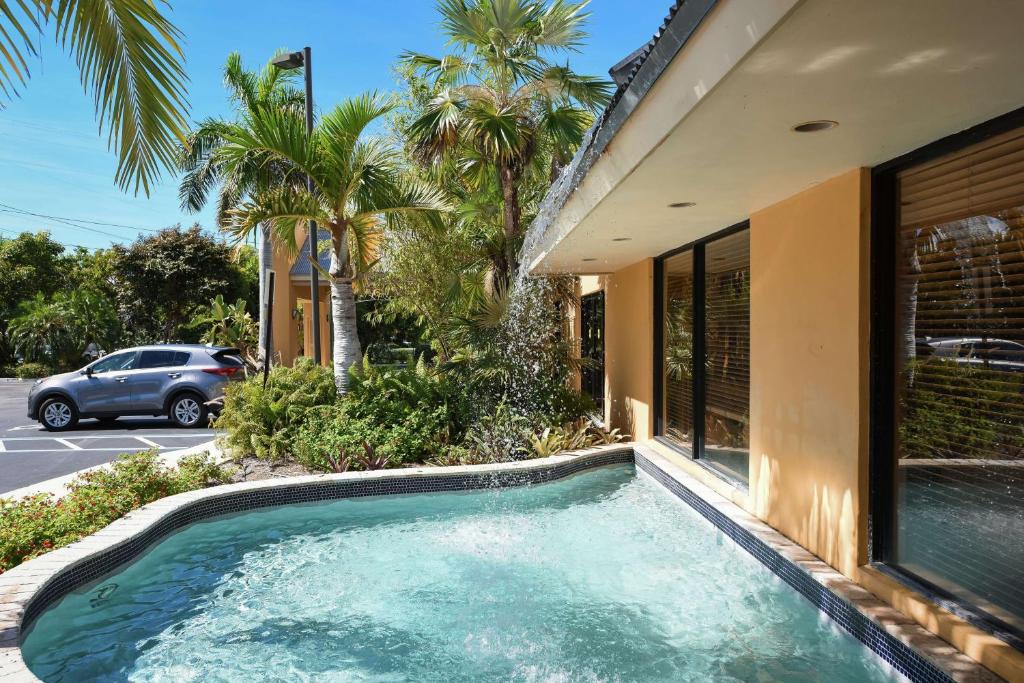 Bazén v ubytování Hampton Inn Key Largo nebo v jeho okolí