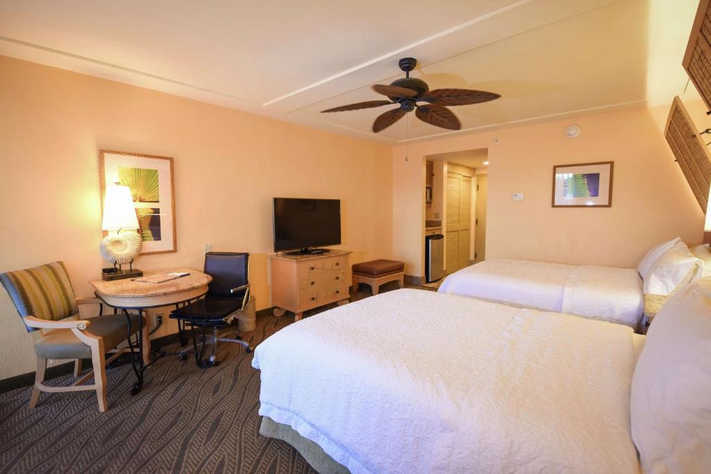 TV a/nebo společenská místnost v ubytování Hampton Inn Key Largo