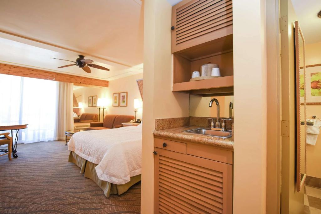 Postel nebo postele na pokoji v ubytování Hampton Inn Key Largo
