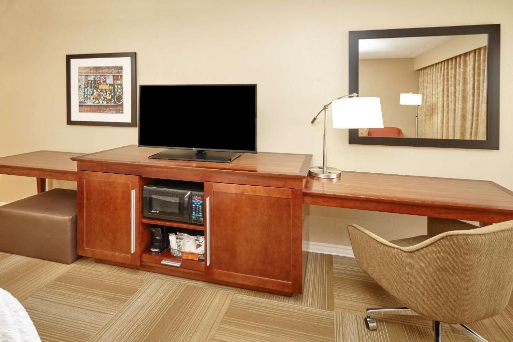 Hampton Inn Lafayette - Executive King Room Met Bankbed - Niet -roken