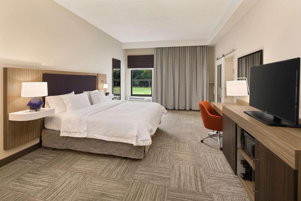 Hampton Inn Lagrange near Callaway Gardens photo