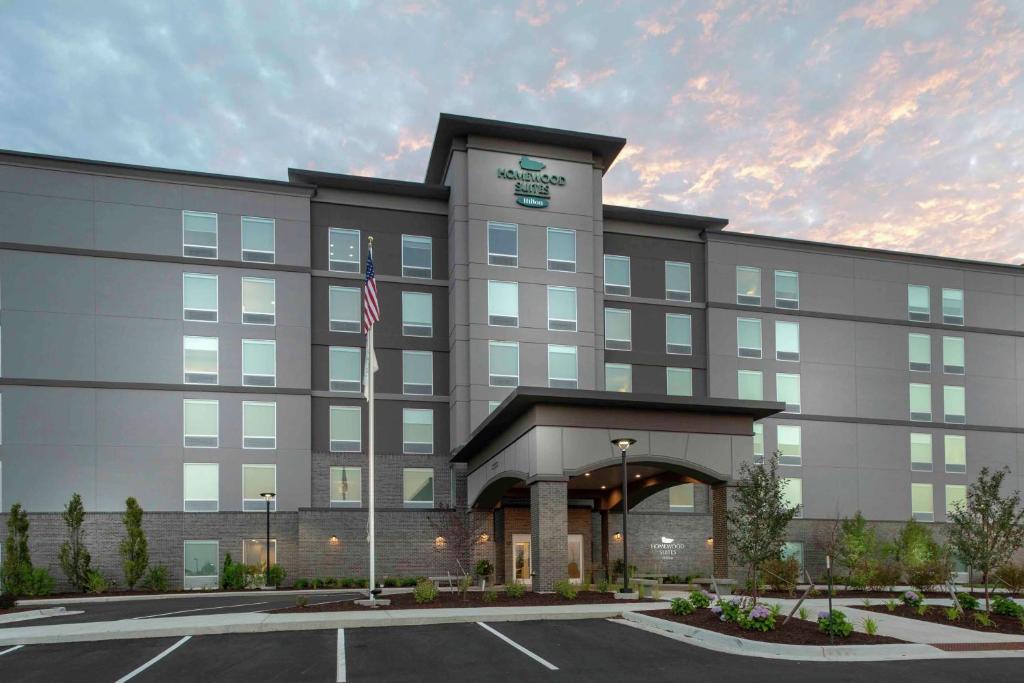 une représentation de l'avant d'un hôtel dans l'établissement Homewood Suites By Hilton Lansing Eastwood, à Lansing