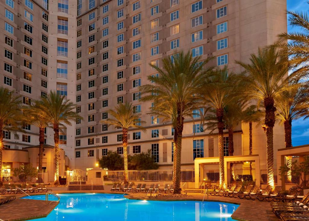 Paris Las Vegas Pool: Quiet Paradise With Eiffel Tower Views