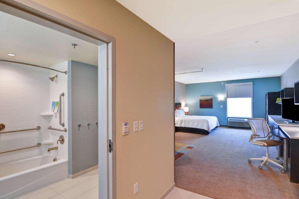 Postel nebo postele na pokoji v ubytování Home2 Suites By Hilton Las Vegas Strip South
