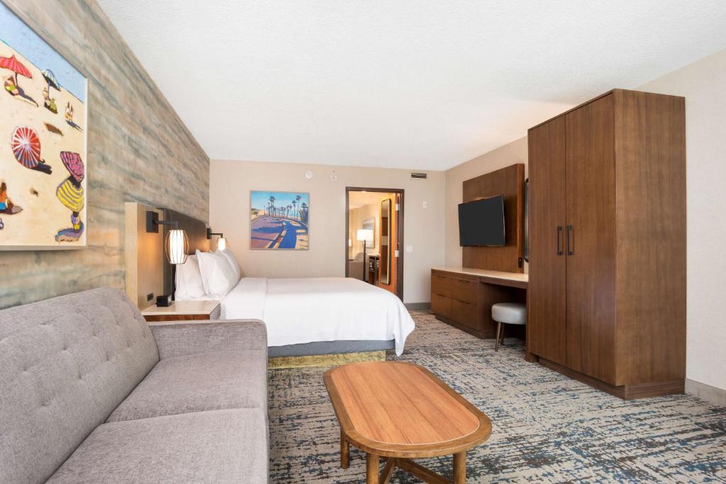 Embassy Suites by Hilton Anaheim South - Larger King Suite - Non-Smoking