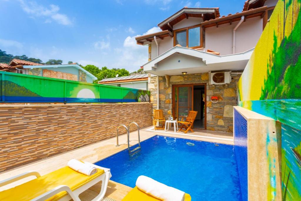 The swimming pool at or close to Villa Bercu Paradise