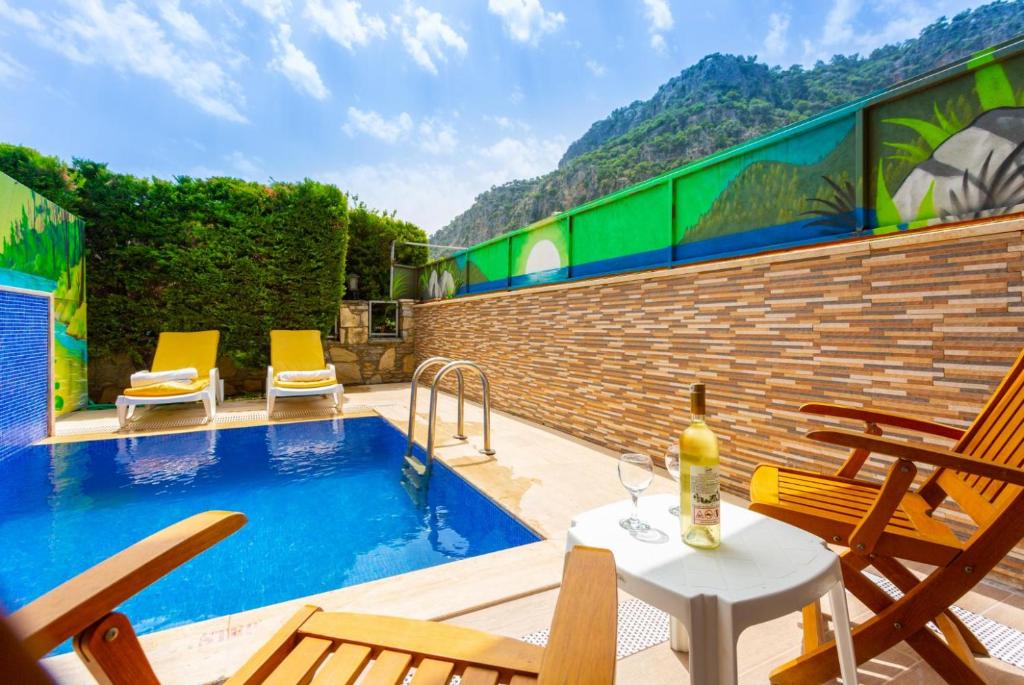 The swimming pool at or close to Villa Bercu Paradise
