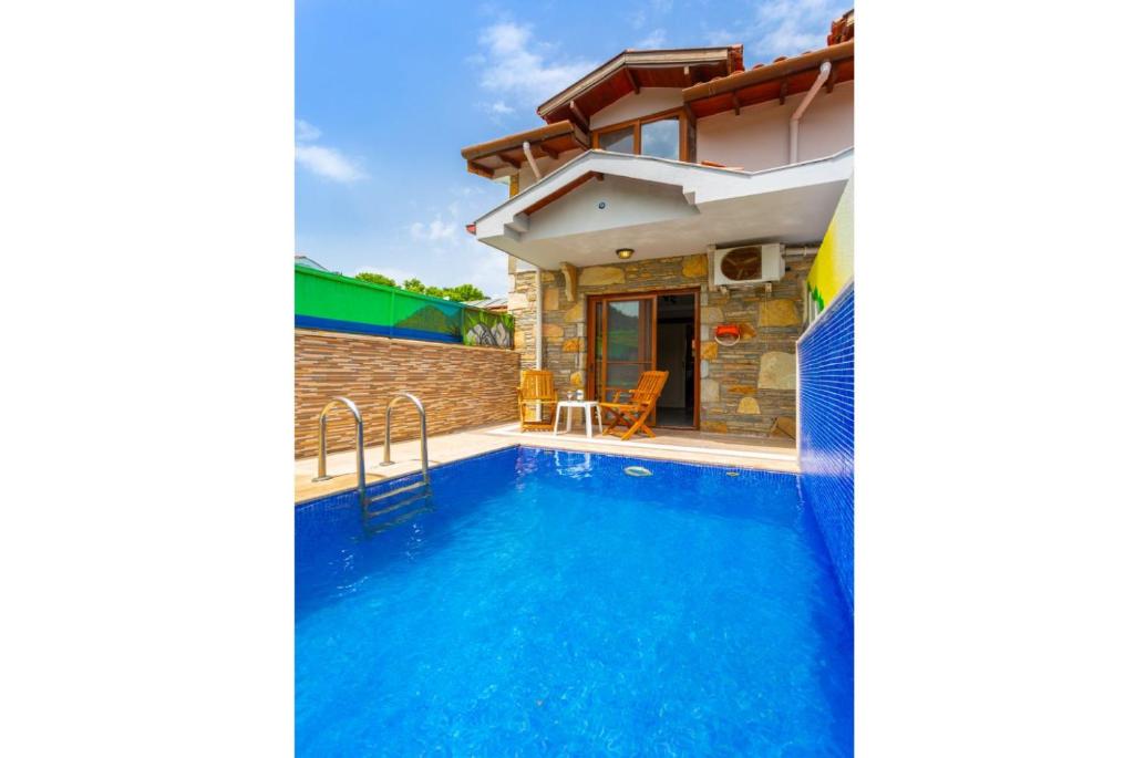 The swimming pool at or close to Villa Bercu Paradise