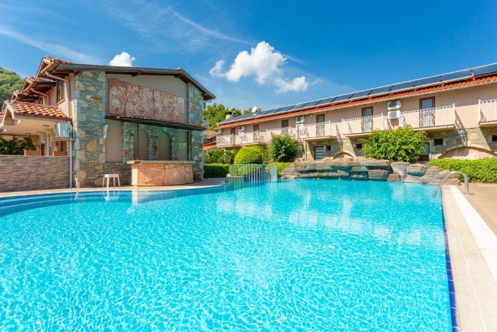 The swimming pool at or close to Villa Bercu Paradise