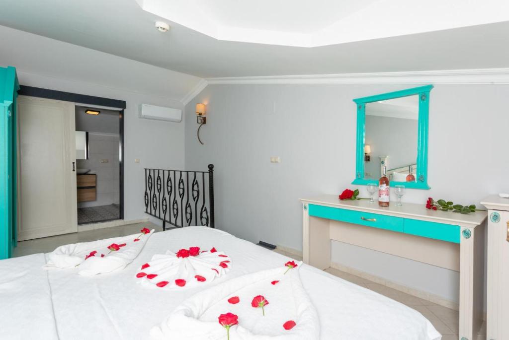 A bed or beds in a room at Villa Bercu Paradise