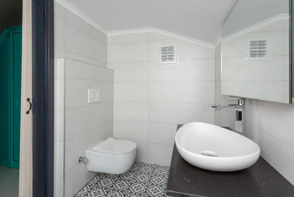 A bathroom at Villa Bercu Paradise