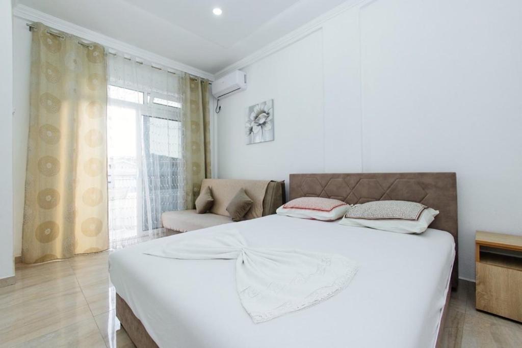 Postel nebo postele na pokoji v ubytování Flori Apartments