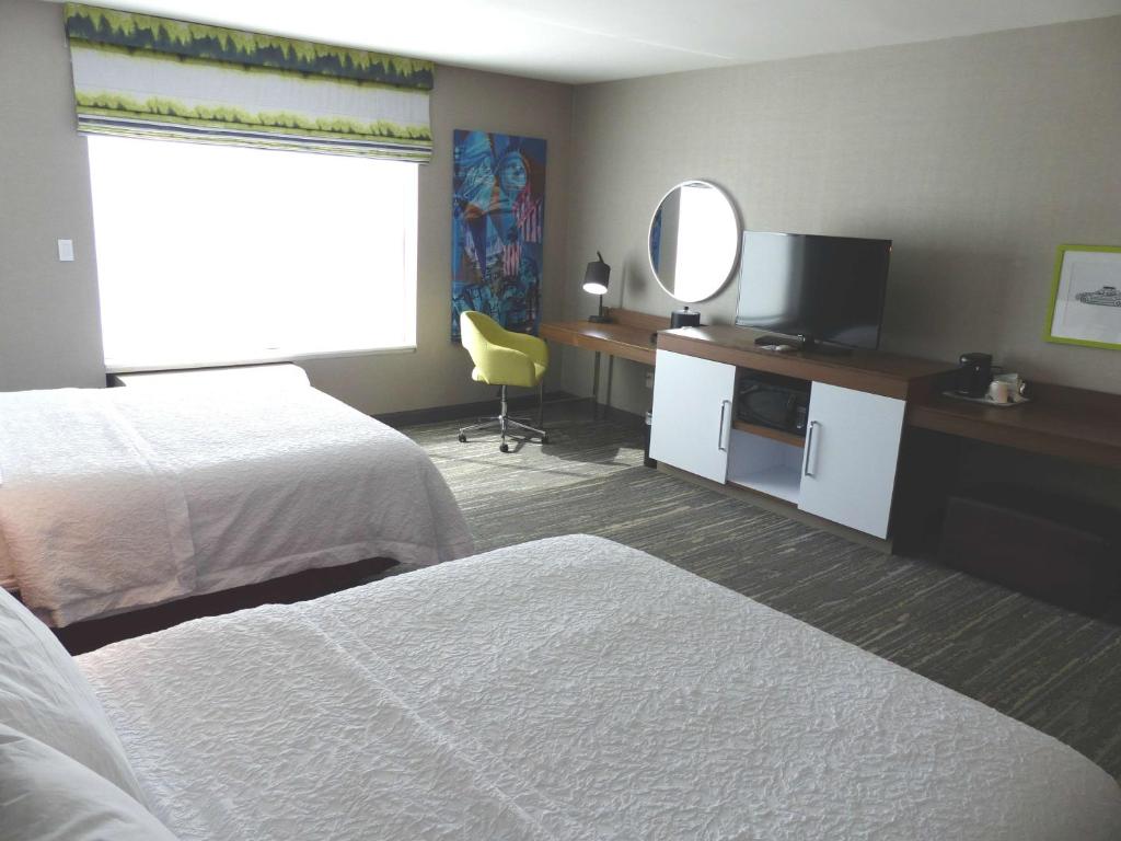 Postel nebo postele na pokoji v ubytování Hampton Inn By Hilton Paramus