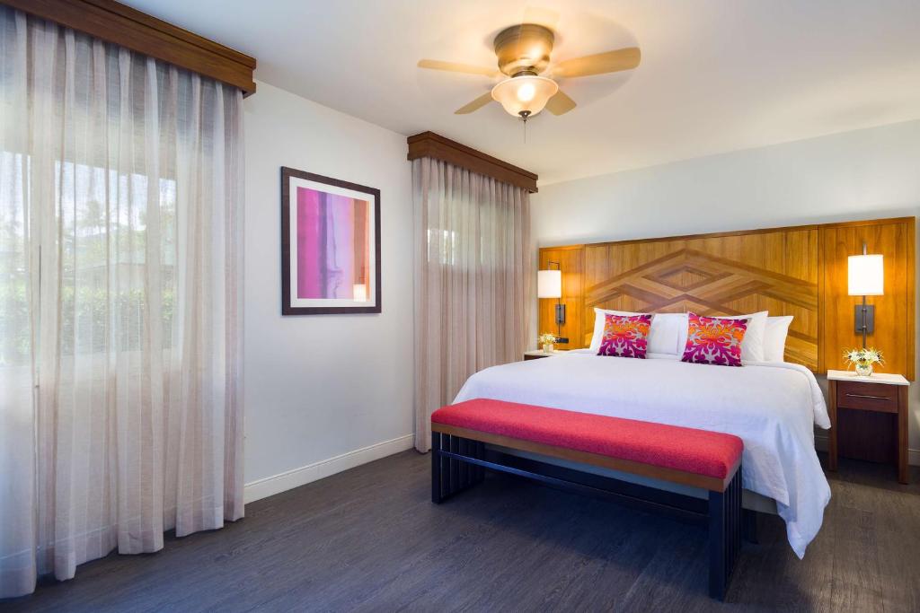 Hilton Garden Inn Kauai Wailua Bay, HI - King Cottage