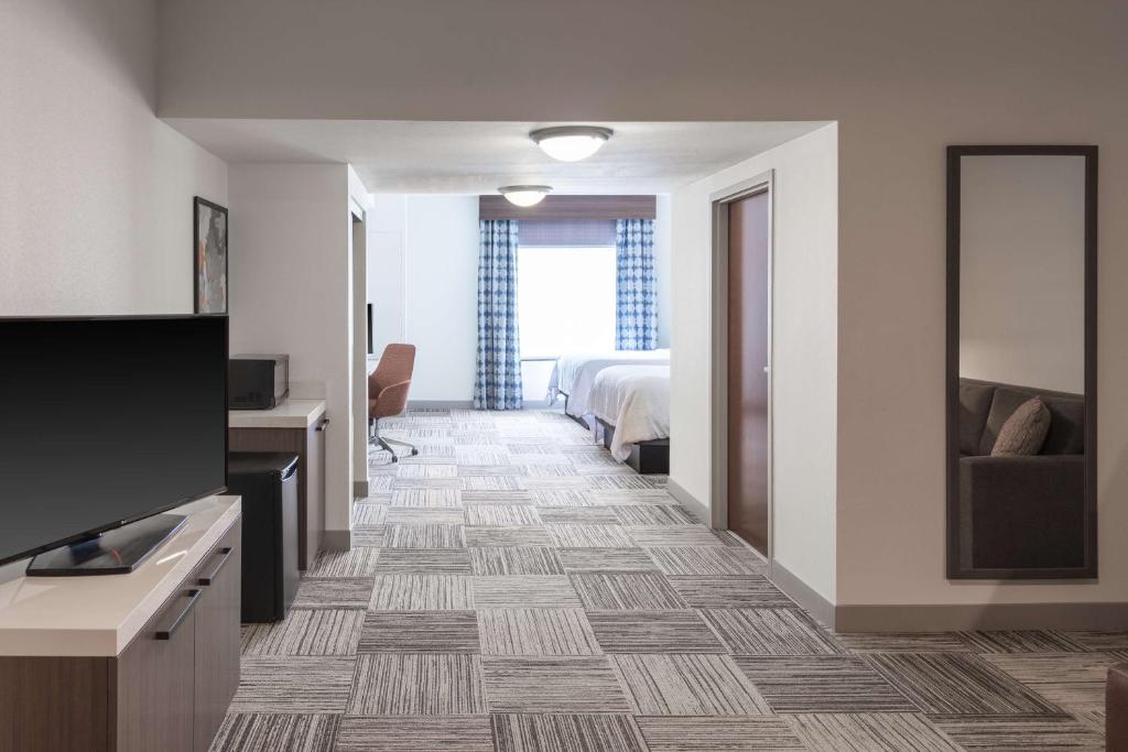 Hilton Garden Inn North Little Rock - Habitación Deluxe Con Cama Grande