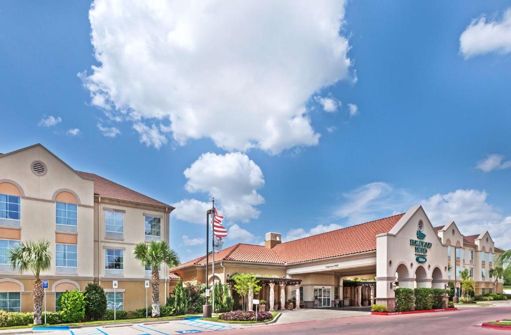 una representación de un hotel con bandera americana en Homewood Suites Laredo at Mall Del Norte, en Laredo