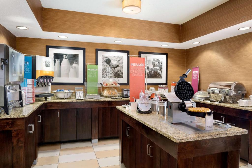 Hampton Inn Lawrence photo