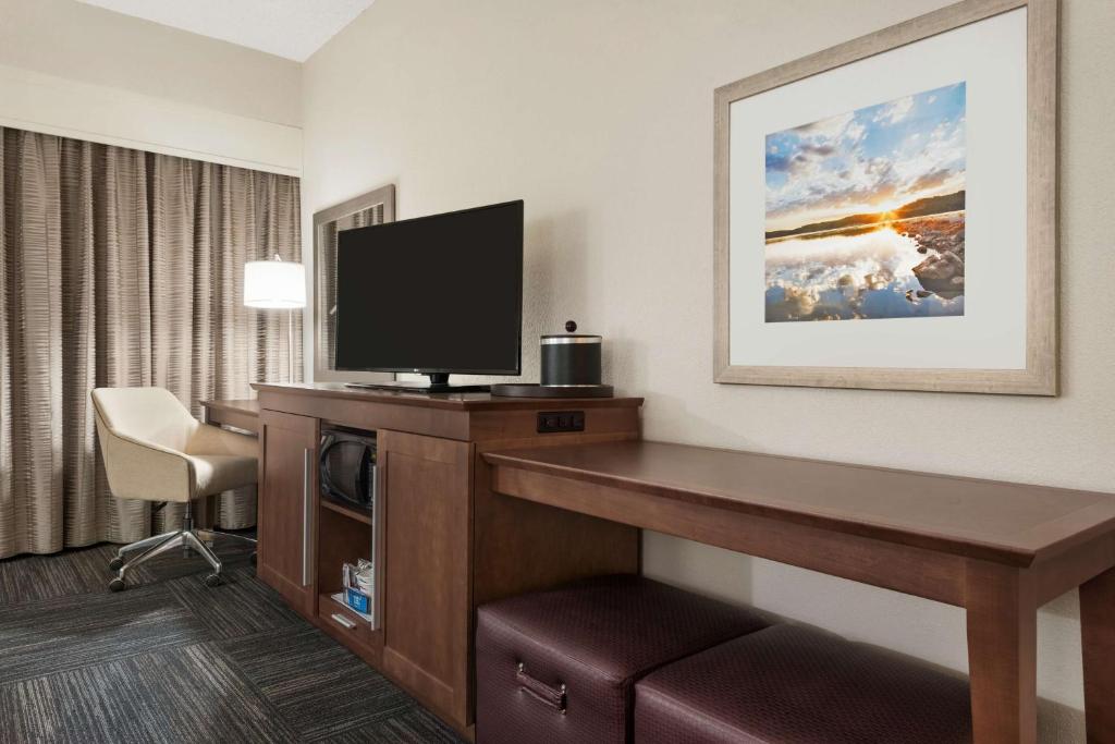 Hampton Inn Lawrence photo