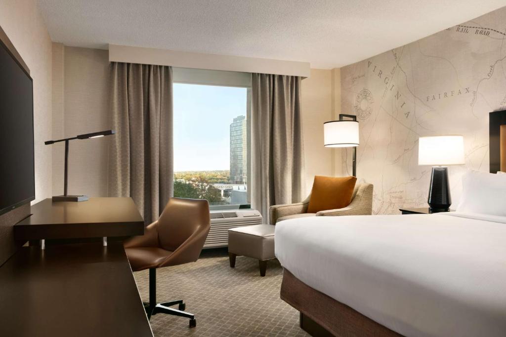 DoubleTree by Hilton McLean Tysons - King Room