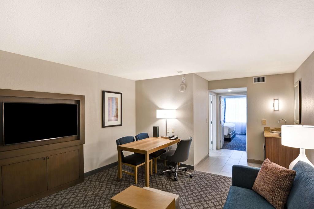 Embassy Suites by Hilton Orlando Downtown - - 移动/收听/可及/不吸烟