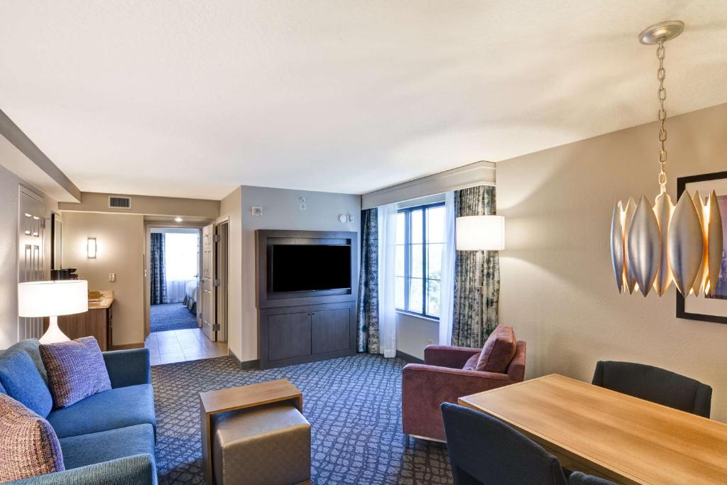 Embassy Suites by Hilton Orlando Downtown - Corner King Suite - Non-fumeur