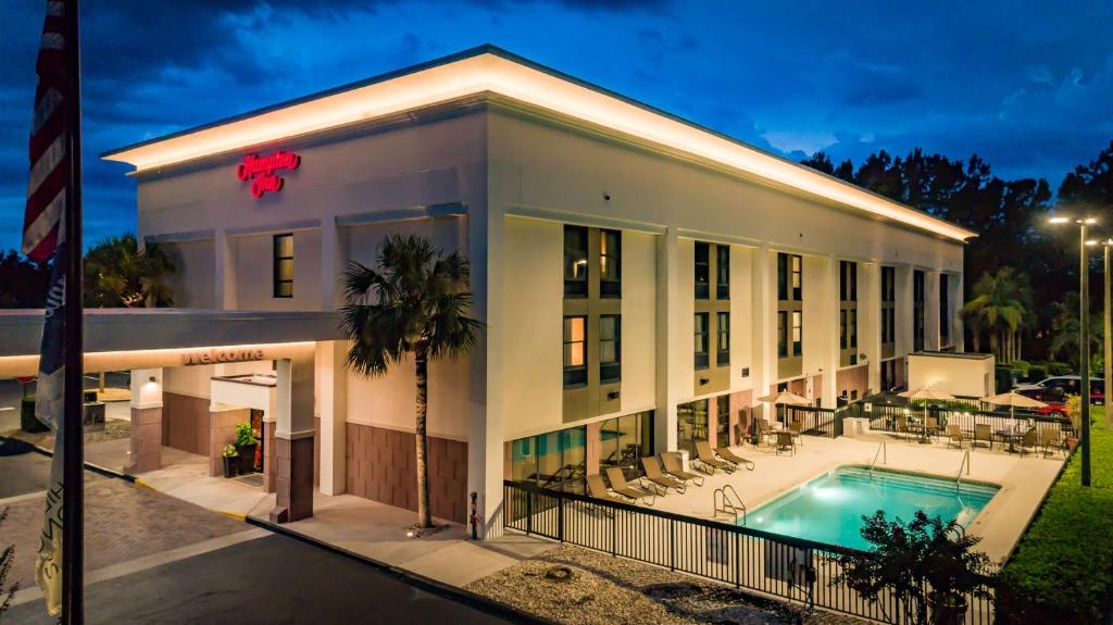 a large building with a pool in front of it at Hampton Inn Mount Dora in Mount Dora
