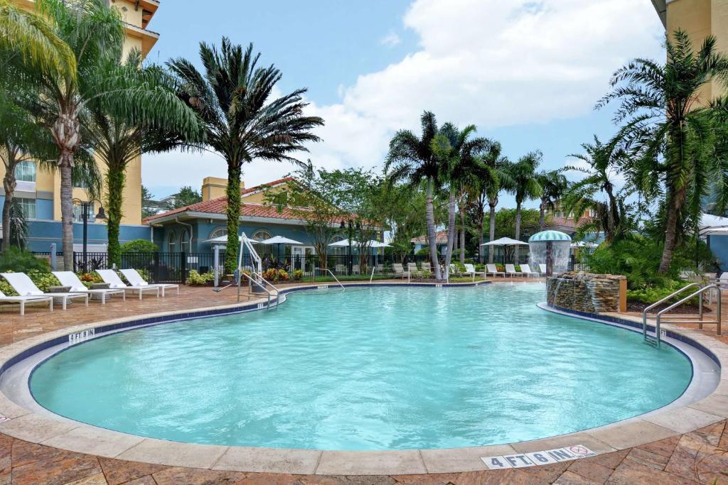 Bazén v ubytování Homewood Suites by Hilton Lake Buena Vista - Orlando nebo v jeho okolí
