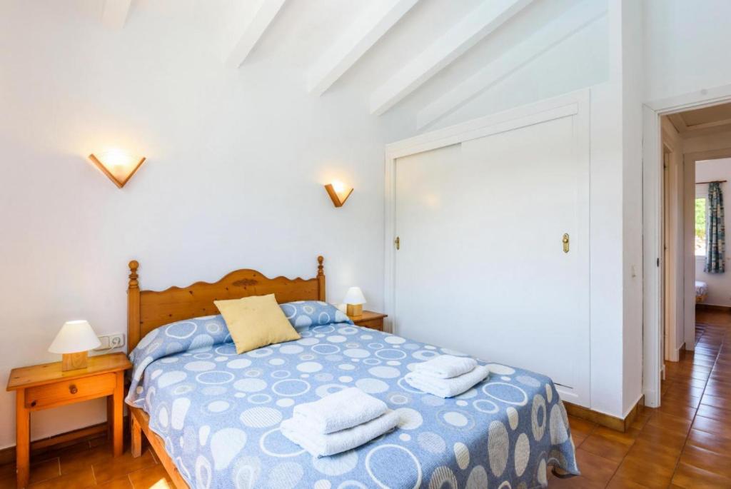 A bed or beds in a room at Eulalia Dos