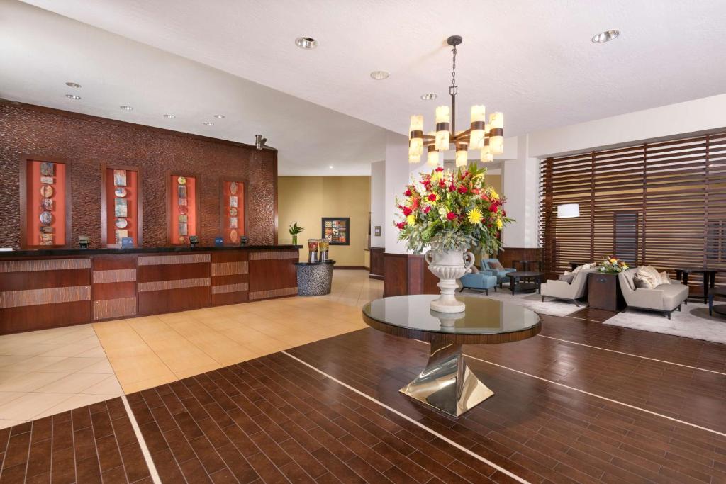 Posezení v ubytování Doubletree by Hilton Phoenix Mesa