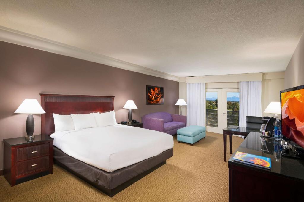 Doubletree by Hilton Phoenix Mesa - King Room