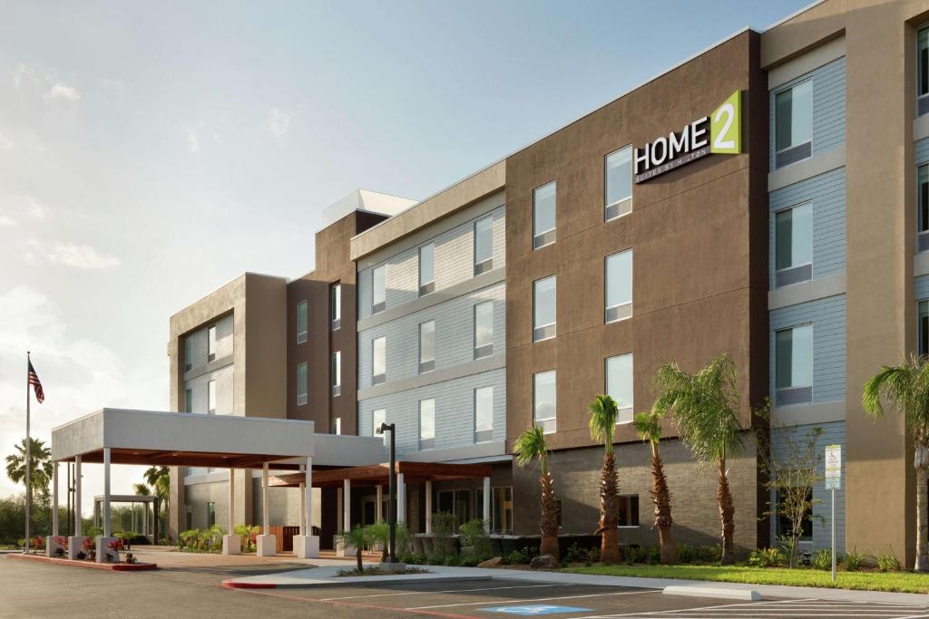 eine Darstellung der Vorderseite eines Hotels in der Unterkunft Home2 Suites By Hilton McAllen in McAllen