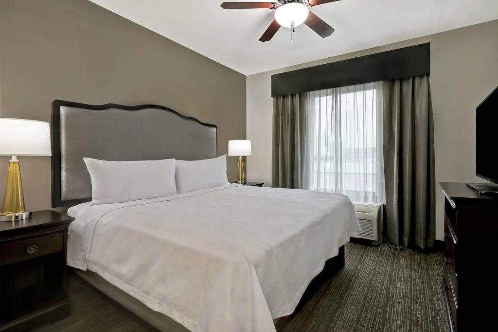 Homewood Suites by Hilton McAllen - King Suite Met Bankbed - Niet -roken