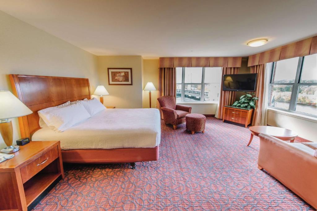 Hilton Garden Inn Manchester Downtown - 