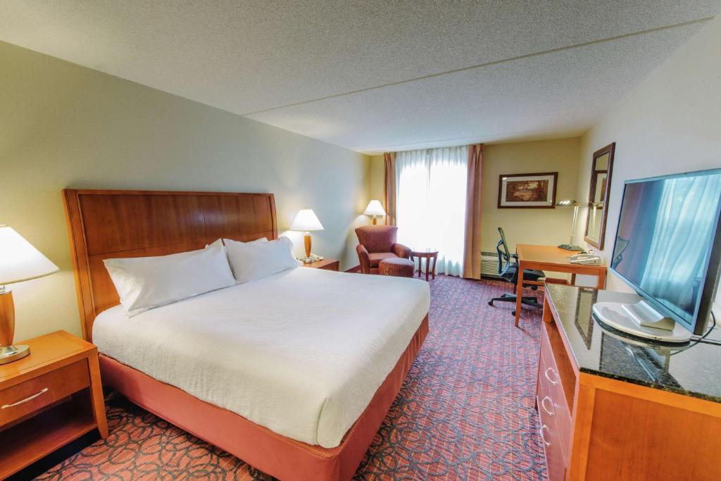 Hilton Garden Inn Manchester Downtown - 