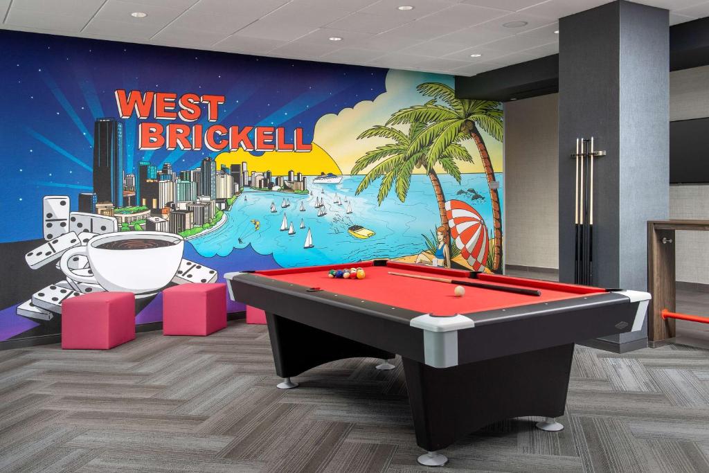 Biliár nebo kulečník v ubytování Tru By Hilton Miami West Brickell