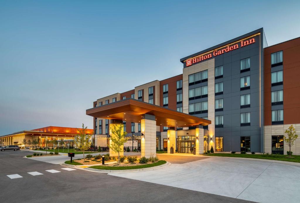 a rendering of the front of the hotel garden inn at Hilton Garden Inn Milwaukee Brookfield Conference Center in Brookfield