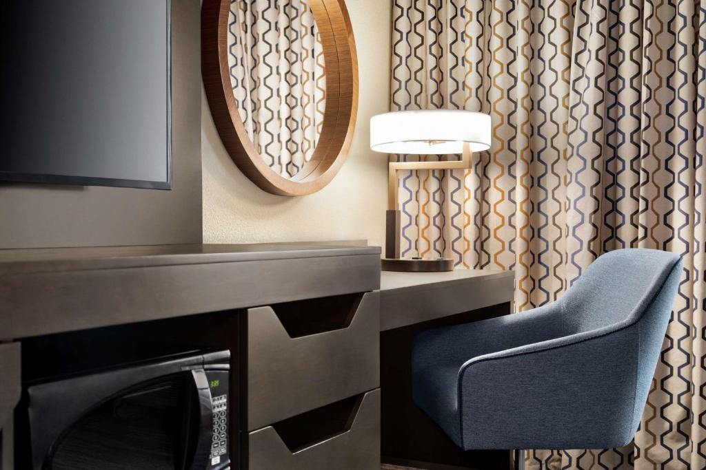 Hampton Inn Suites Kansas City Downtown Crossroads - Zimmer Mit Kingsize-Bett