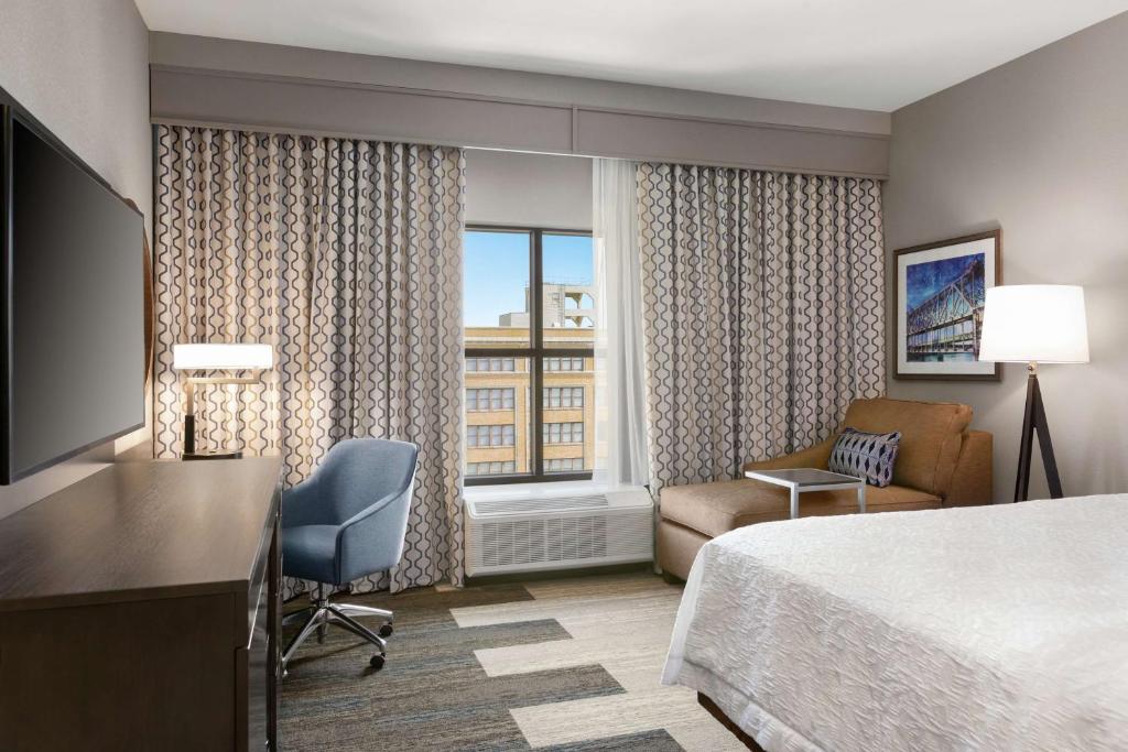 Hampton Inn Suites Kansas City Downtown Crossroads - Habitación King