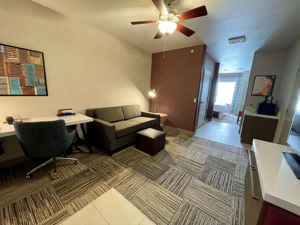Hilton Garden Inn Oconomowoc - Junior King Suite - Non-fumeur