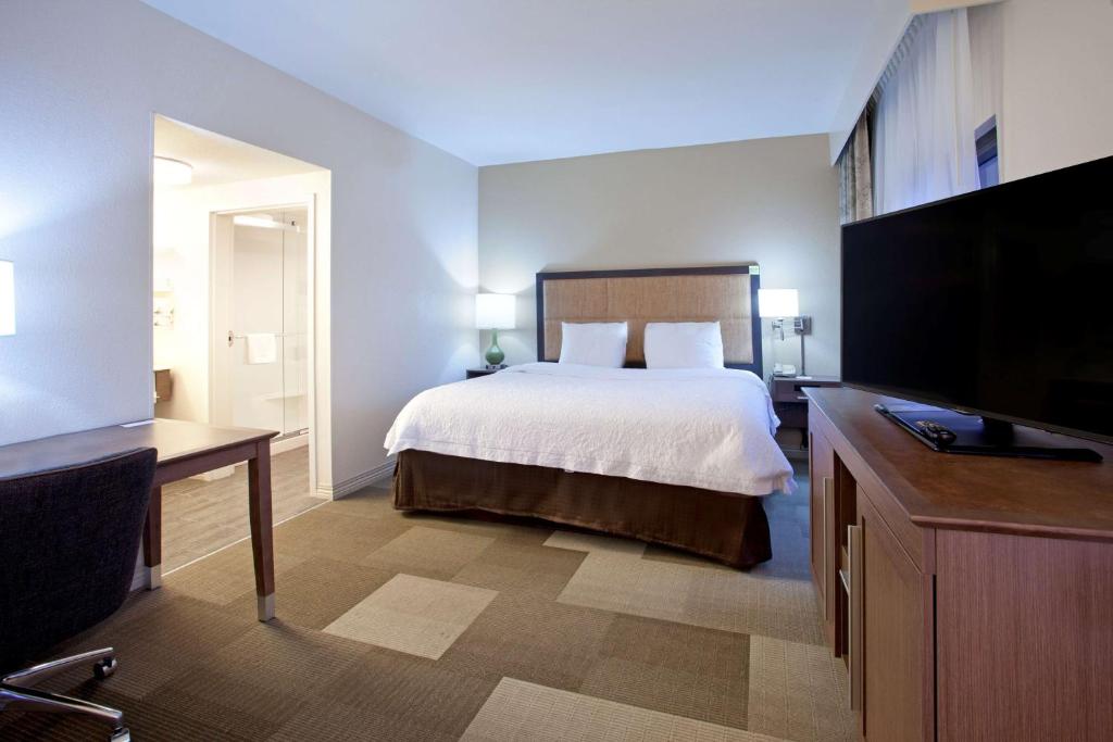 Hampton Inn & Suites Nashville-Smyrna - King Room With Sofa Bed - Non-Smoking