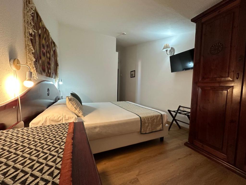 Postel nebo postele na pokoji v ubytování Hotel S'Ortale con Parcheggio interno e Ristorante all'aperto