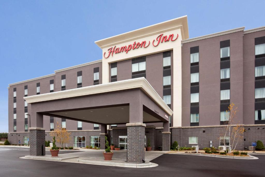 a rendering of the front of a hampton inn at Hampton Inn Minneapolis Bloomington West in Bloomington