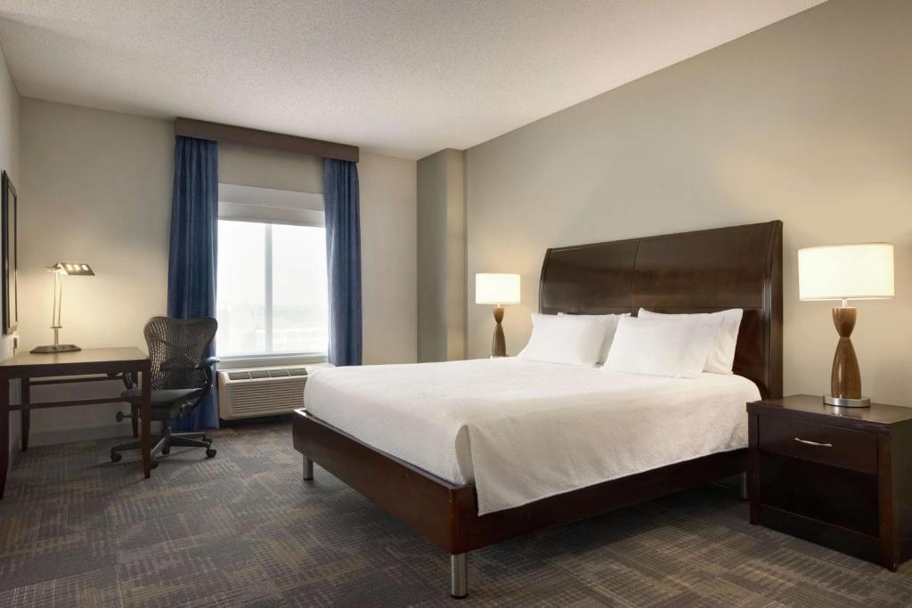Hilton Garden Inn Minneapolis Downtown photo