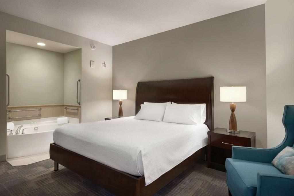 Hilton Garden Inn Minneapolis Downtown photo