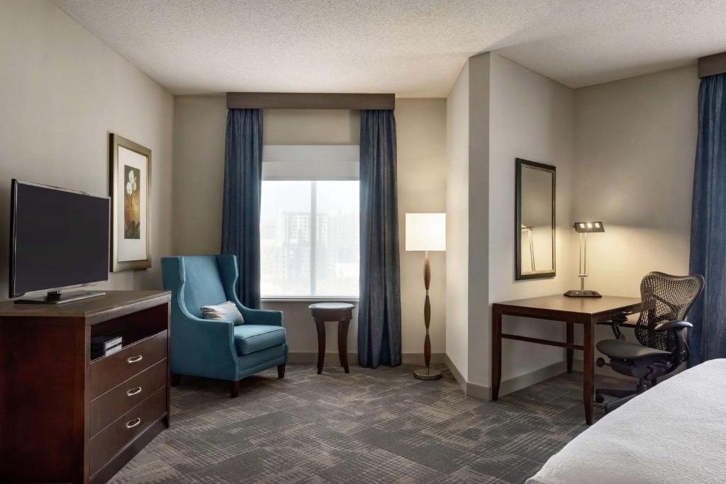 Hilton Garden Inn Minneapolis Downtown photo