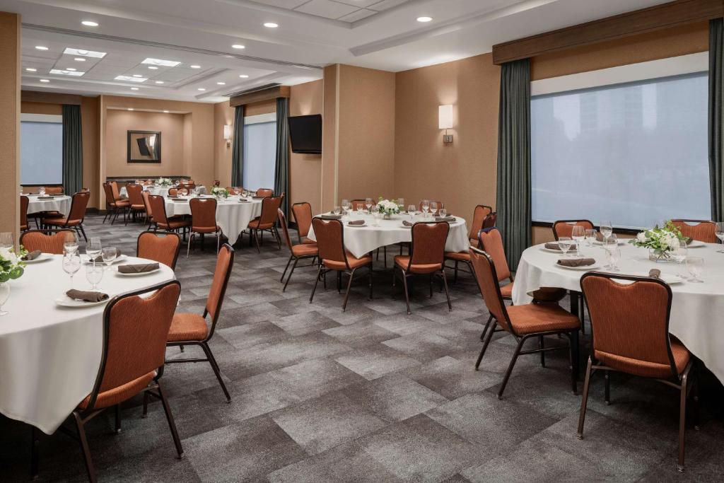 Hilton Garden Inn Minneapolis Downtown photo