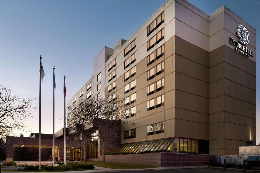 a rendering of the front of the hotel at DoubleTree by Hilton St. Paul, MN in Saint Paul