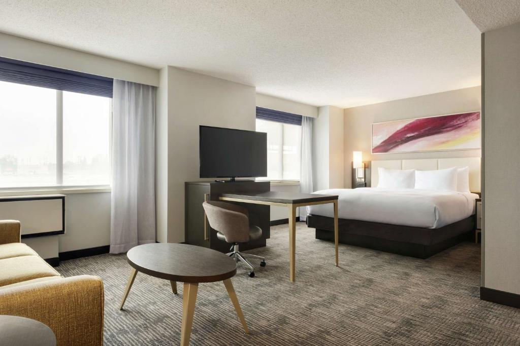 DoubleTree by Hilton St. Paul, MN photo