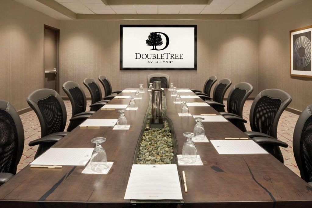 DoubleTree by Hilton St. Paul, MN photo