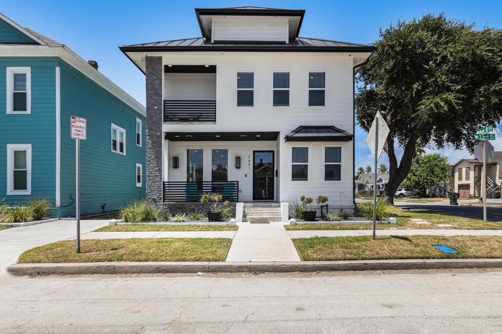 Vacation Home Hit the Spot Retreat, Galveston, TX